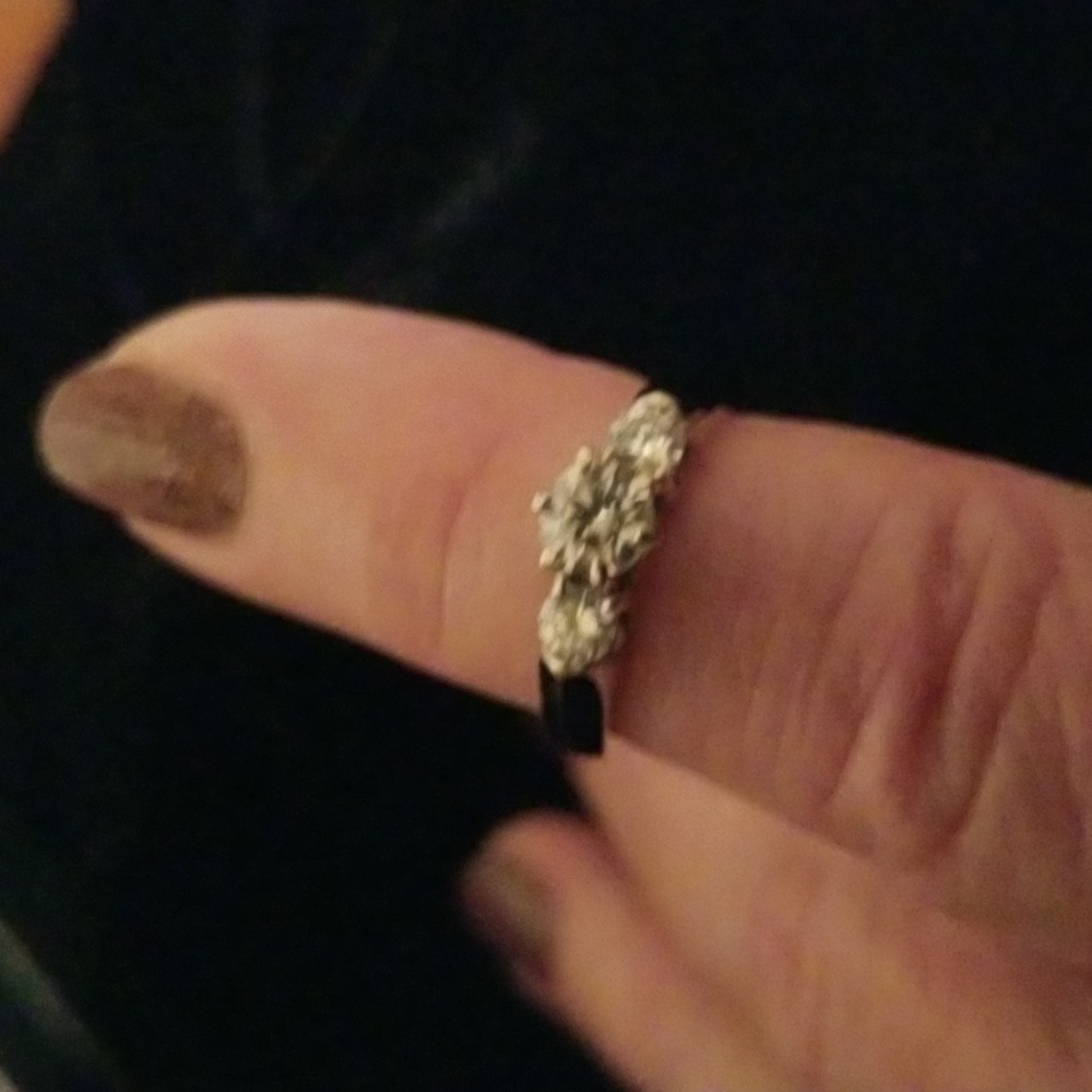 18K gold ring with 3 Beautiful Diamonds - Picture 13 of 13